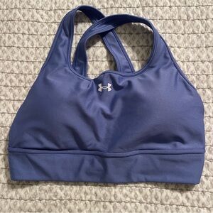 Underarmour sports bra in excellent condition. Size Large. Removable pads